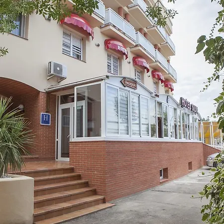 Silvia 艾姆布里亚布拉瓦